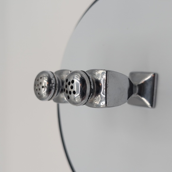 Vintage Diner Silver Toned Salt and Pepper Shakers - Picture 5 of 10